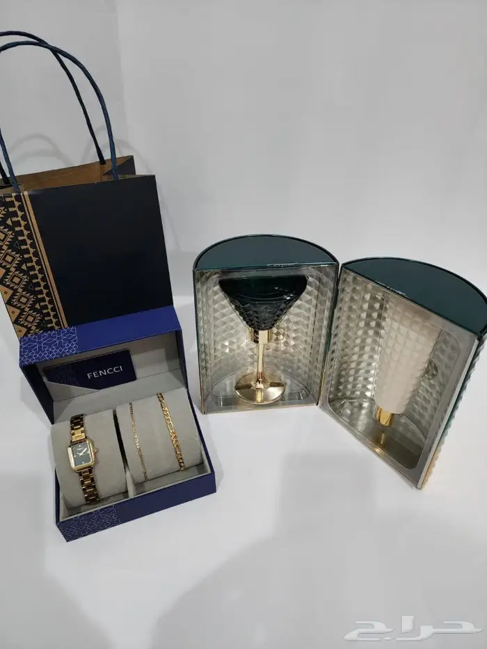 احجز هدايا العيد مع الكتابه مجانا ساعات مرصعه زريكون 57