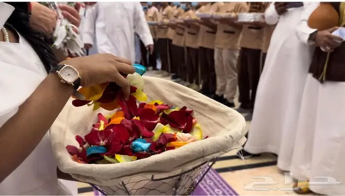 إستقبال حجاج بالأناشيد الإسلامية و موية زمزم و الورود 1