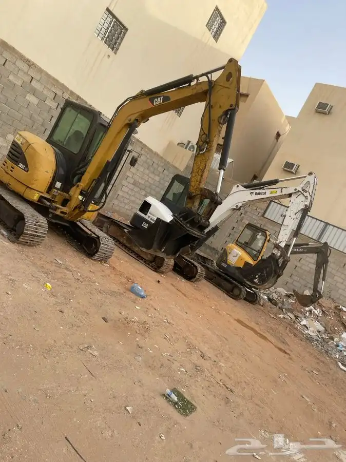 بكلينات صغيرة مع الدقاق و بوبكاتات جنزير للايجار 6