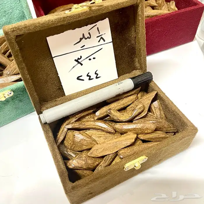 عود بخور فاخر بياض وجه الان بسعر الجمله 3