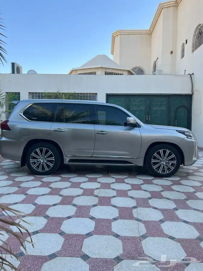 للبيع لكزس 2017 LX - 570 سعودي فل كامل (( تم البيييع )) 2
