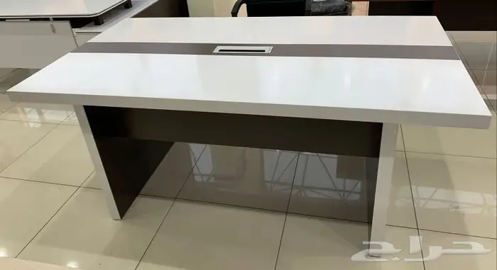 طاولات اجتماع يتوفر شحن كامل المملكه 1