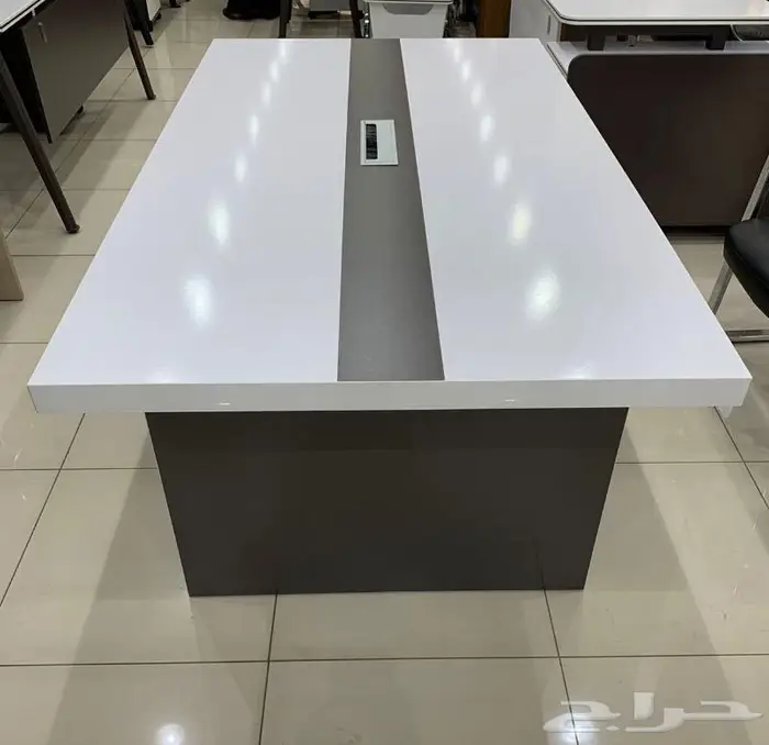 طاولات اجتماع يتوفر شحن كامل المملكه 0