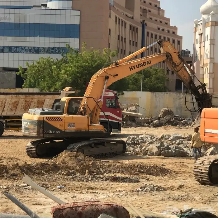بوكلين وشيول حفر الارض بمكه 0