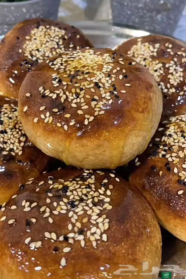 لذيذه وطريه و شكلها يفتح النفس بحشوه التمر 0