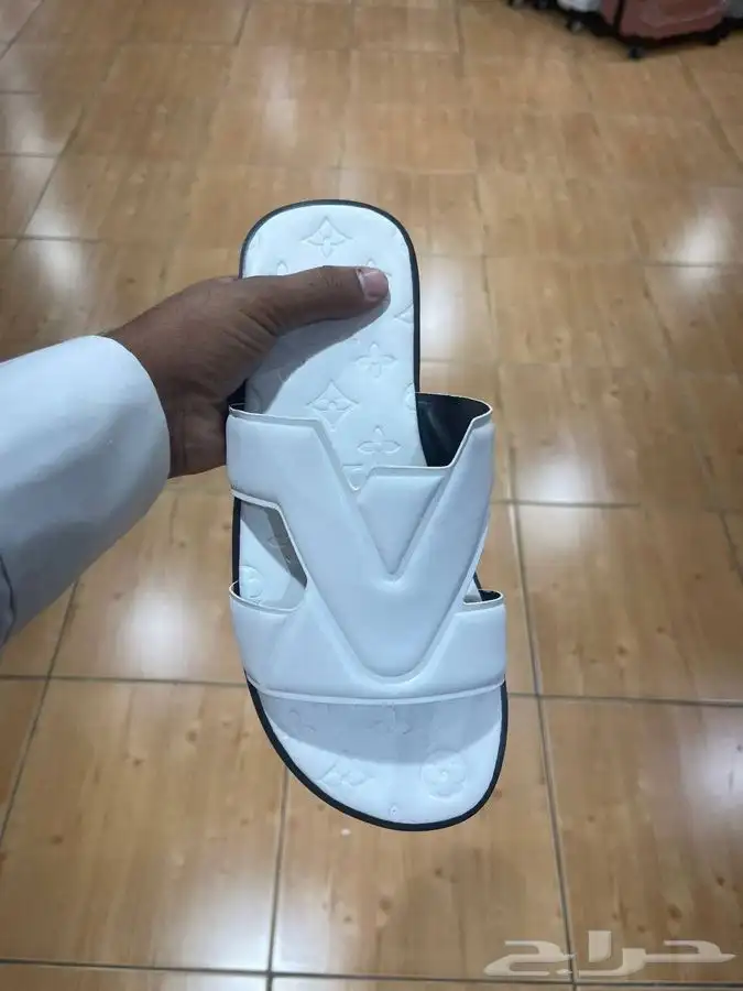 سليبرات لويس فيتون  فندي  هيرمز سلايد 20