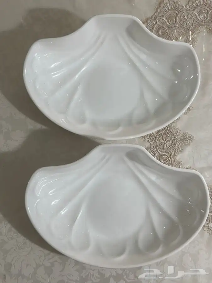 صحنين كبير على شكل صدفه لون ابيض 1