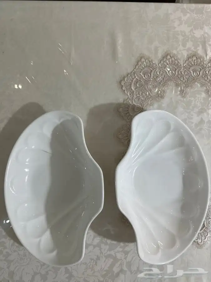 صحنين كبير على شكل صدفه لون ابيض 0