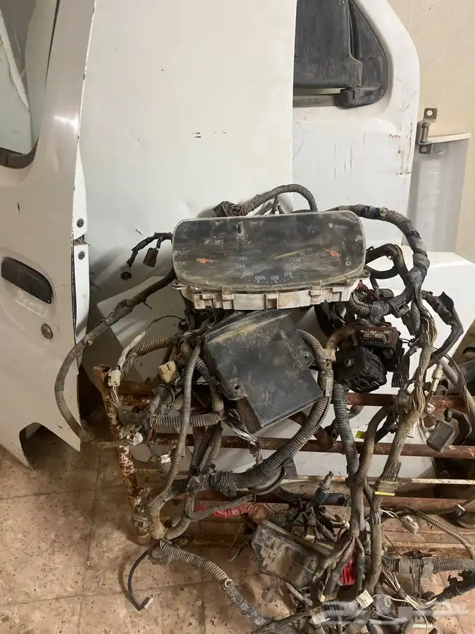 للبيع قطع دباب سوزوكي 2002 باب سواق وكليبرات 2