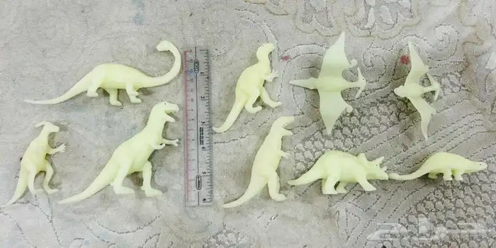 ديناصورات بلاستيك وهياكل عظمية خشبية وبلاستيكية للبيع 21