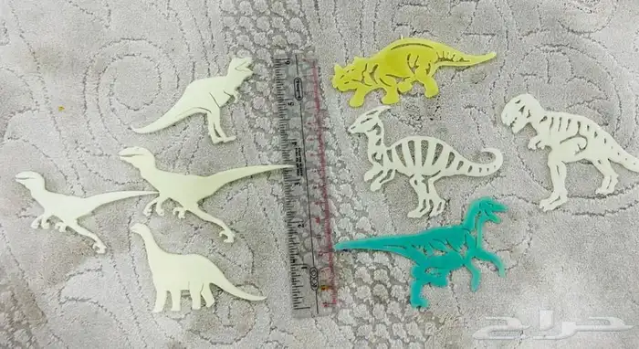ديناصورات بلاستيك وهياكل عظمية خشبية وبلاستيكية للبيع 25