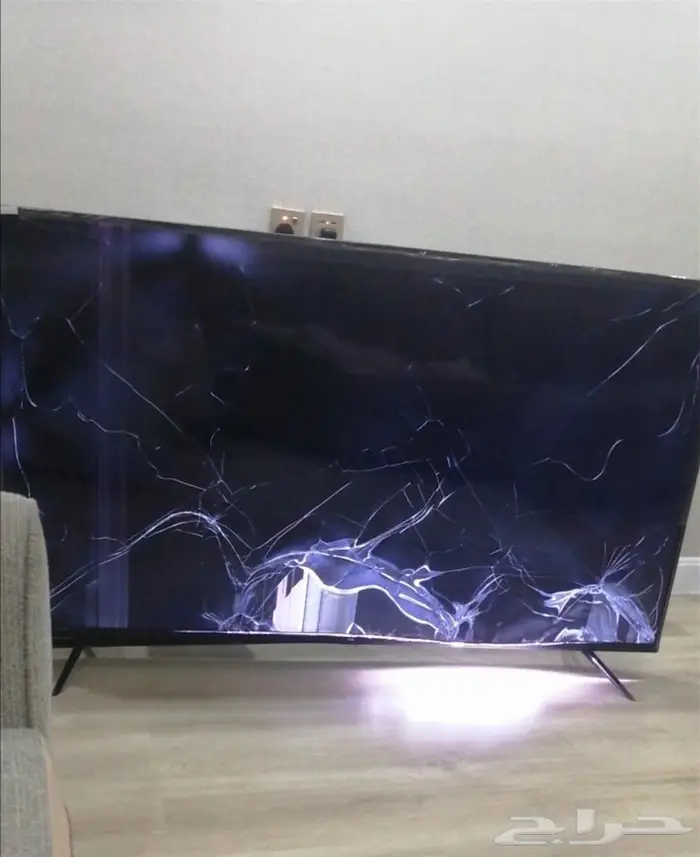 شاشة TCL 70 بوصة مكسورة 0