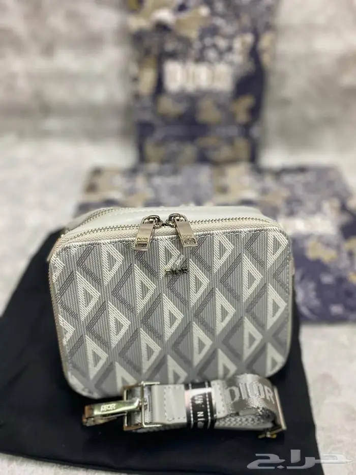 شنط ومحافظ رجاليه ماركات متعددة 71