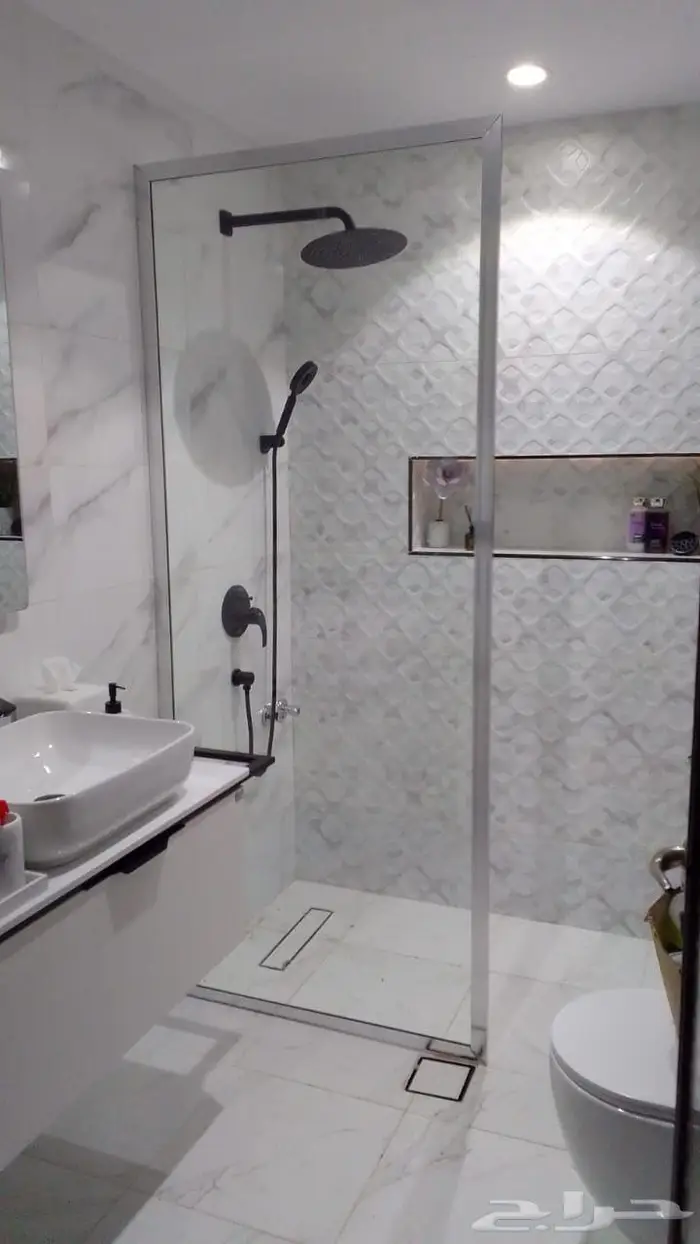 مرايا زجاج والمانويم ابواب قزاز ومروش مرايا حمامات 13