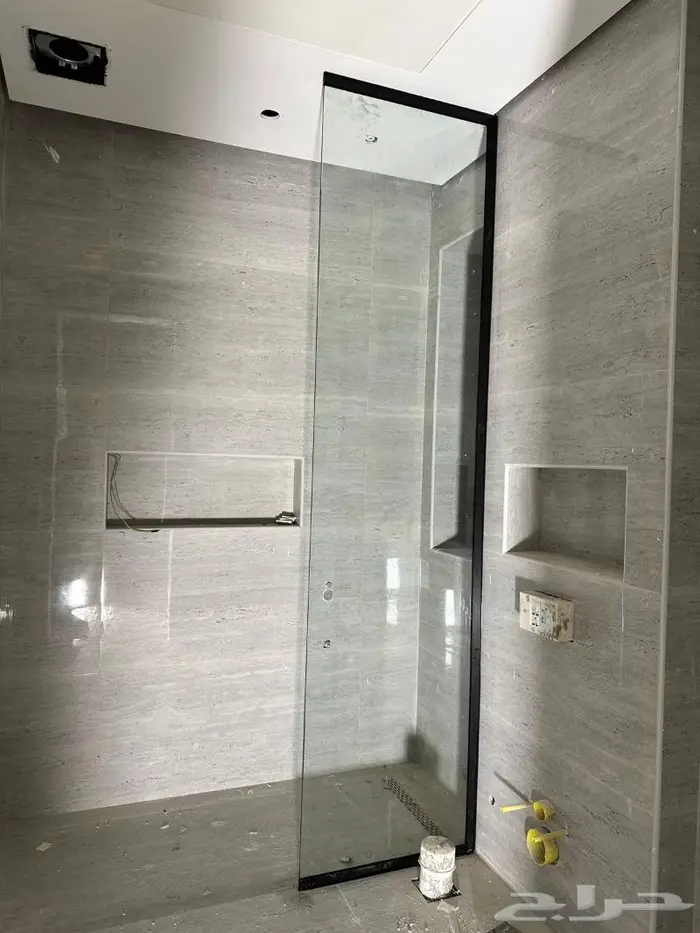 مرايا زجاج والمانويم ابواب قزاز ومروش مرايا حمامات 12