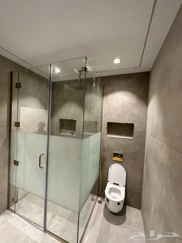 مرايا زجاج والمانويم ابواب قزاز ومروش مرايا حمامات 16