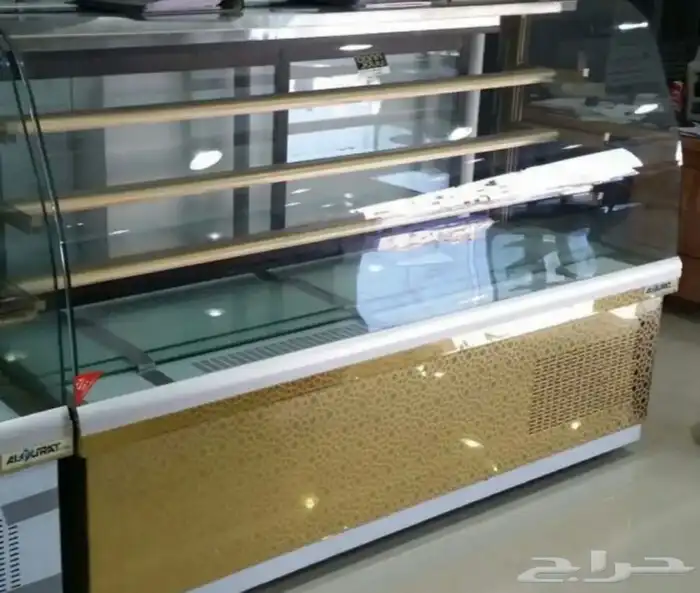 يوجد لدينا ثلاجات عرض حلويات الفرات باكثر من مقاس 4
