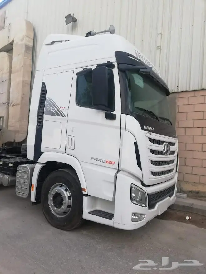 شاحنات روس تريلا 4x2 جديد HYUNDAI 2