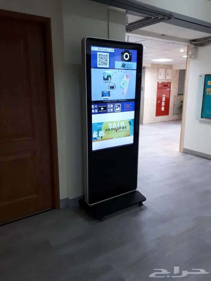 شاشات طوليه لعرض الاعلانات والمنتجات والعروض 5