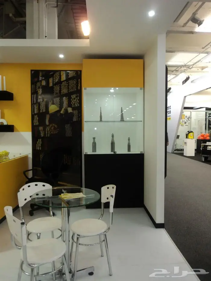 شاشات طوليه لعرض الاعلانات والمنتجات والعروض 6