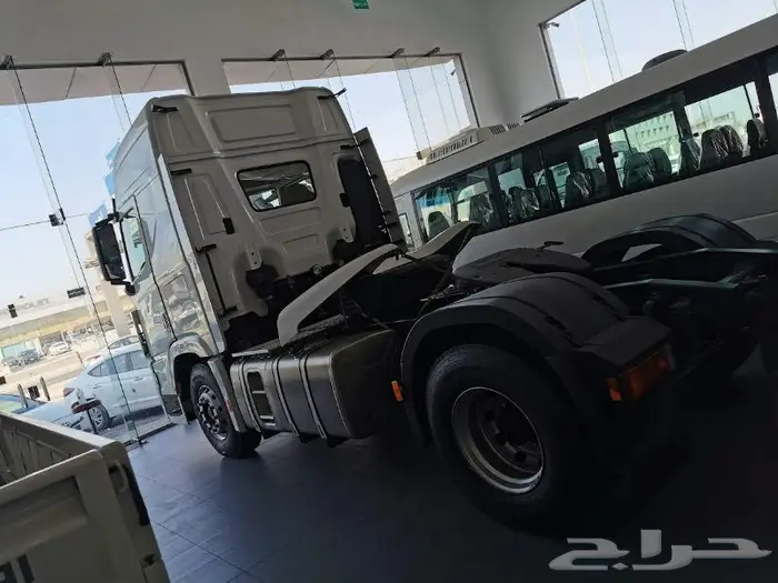 شاحنات روس تريلا 4x2 جديد HYUNDAI 4