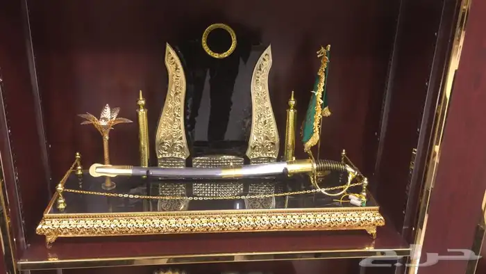 سيوف ومجسمات هدايا 47