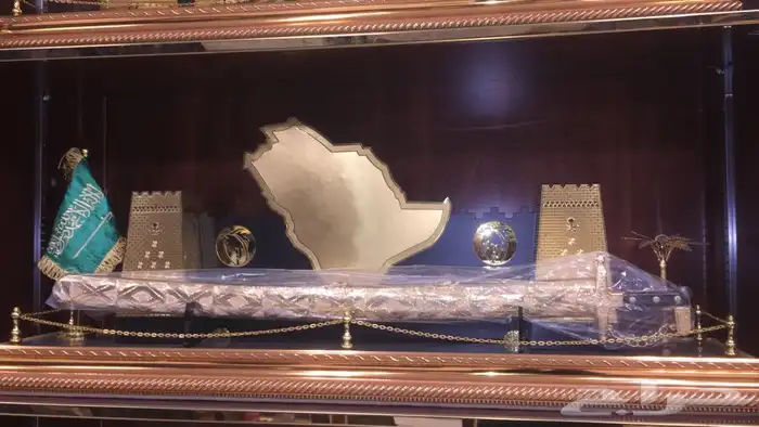 سيوف ومجسمات هدايا 29