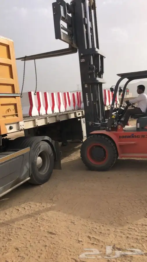 تريلات سطحات وجوانب للنقل والتوصيل 1