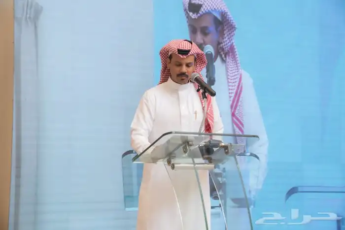 مقدم حفلات منبرية وندوات حوارية ومذيع لقاءات 3