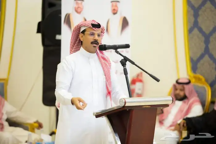 مقدم حفلات منبرية وندوات حوارية ومذيع لقاءات 0