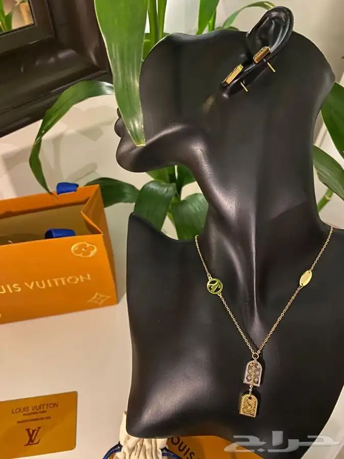 ماركات هدايا هدية لويس فيتون كارتيرجوتشي جفنشي تخفيضات 3