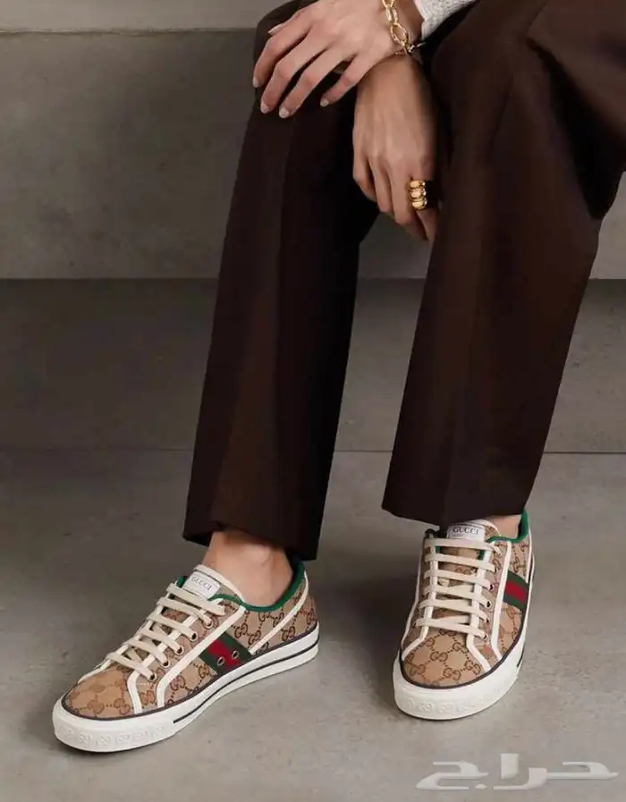 شوزات رجاليه ونسائي طبق الأصل   توصيل للمنزل 19