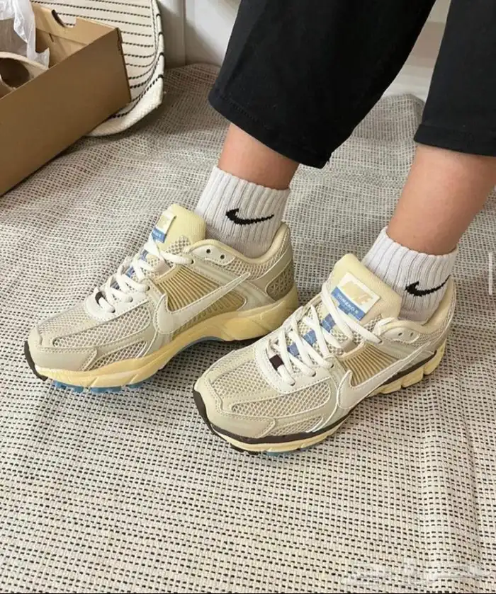 شوزات رجاليه ونسائي طبق الأصل   توصيل للمنزل 16