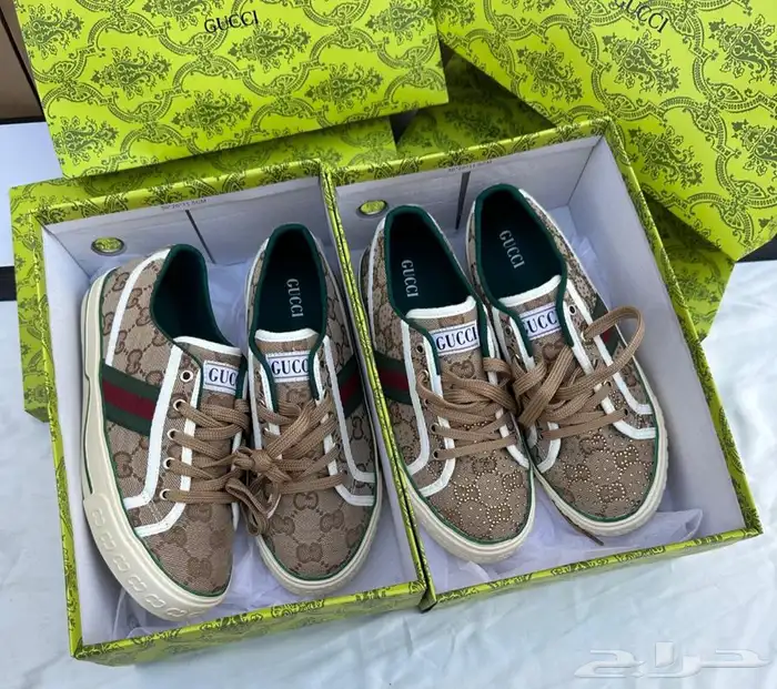 شوزات رجاليه ونسائي طبق الأصل   توصيل للمنزل 22