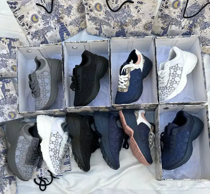 شوزات رجاليه ونسائي طبق الأصل   توصيل للمنزل 8