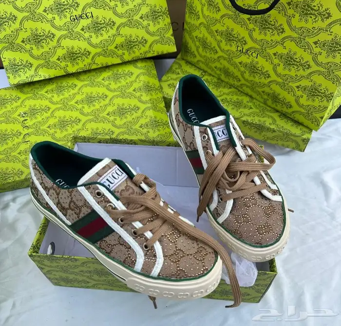 شوزات رجاليه ونسائي طبق الأصل   توصيل للمنزل 23