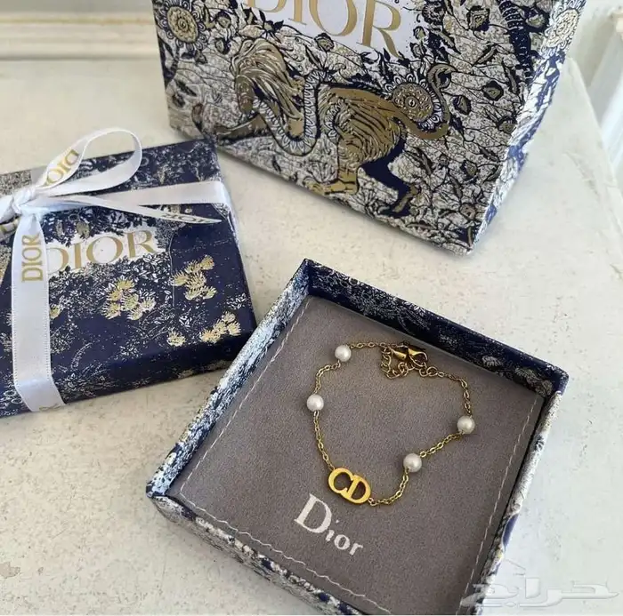 ماركات هدايا هدية لويس فيتون كارتيرجوتشي جفنشي تخفيضات 89