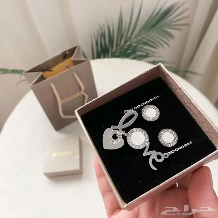 ماركات هدايا هدية لويس فيتون كارتيرجوتشي جفنشي تخفيضات 47