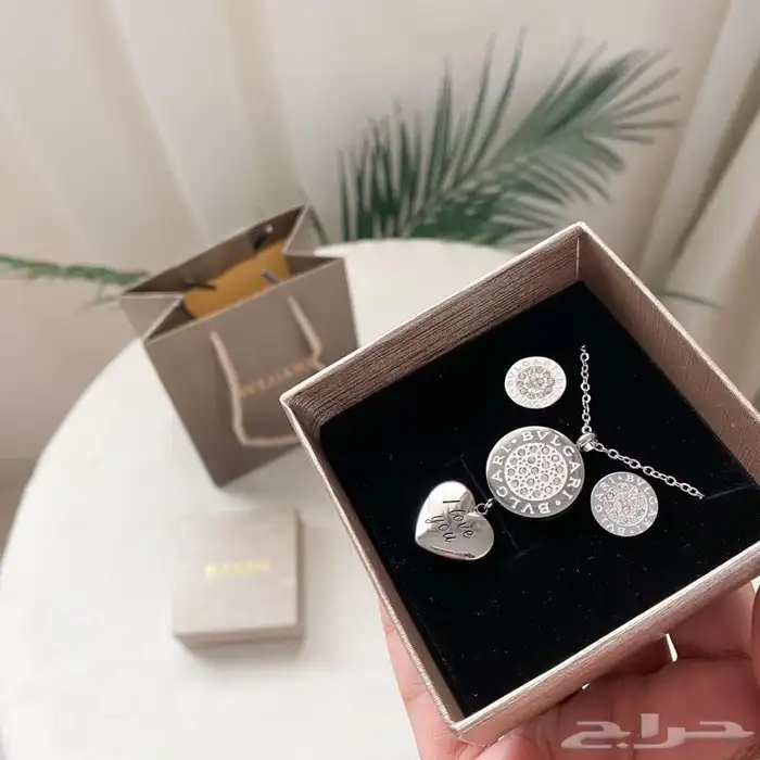 ماركات هدايا هدية لويس فيتون كارتيرجوتشي جفنشي تخفيضات 50