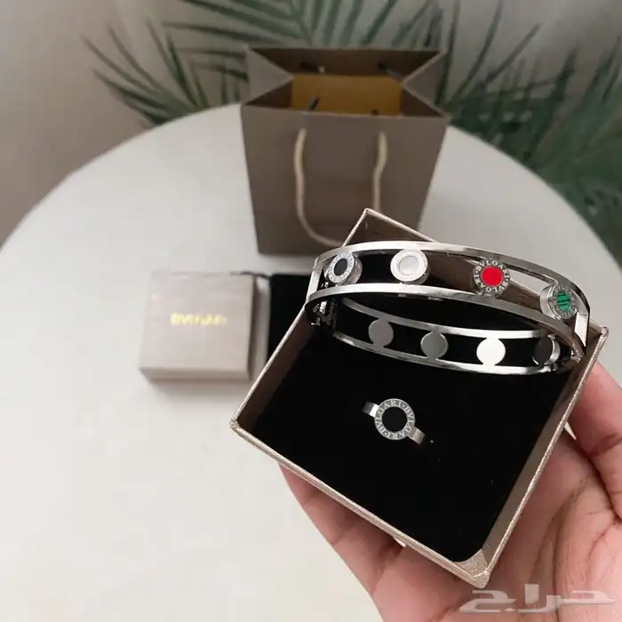 ماركات هدايا هدية لويس فيتون كارتيرجوتشي جفنشي تخفيضات 28