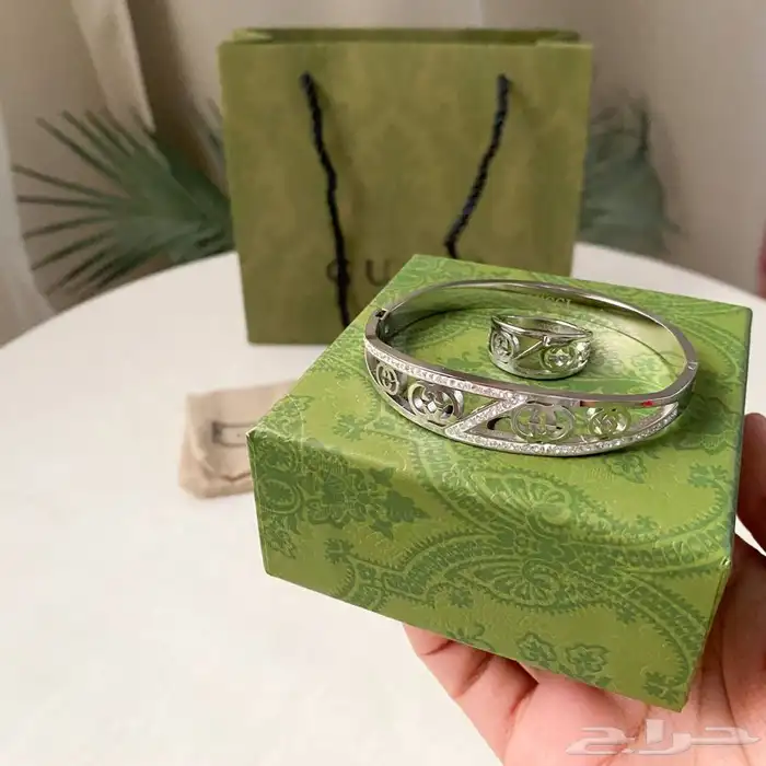 ماركات هدايا هدية لويس فيتون كارتيرجوتشي جفنشي تخفيضات 38