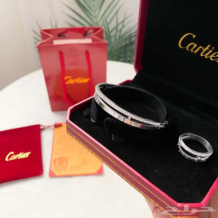 ماركات هدايا هدية لويس فيتون كارتيرجوتشي جفنشي تخفيضات 35