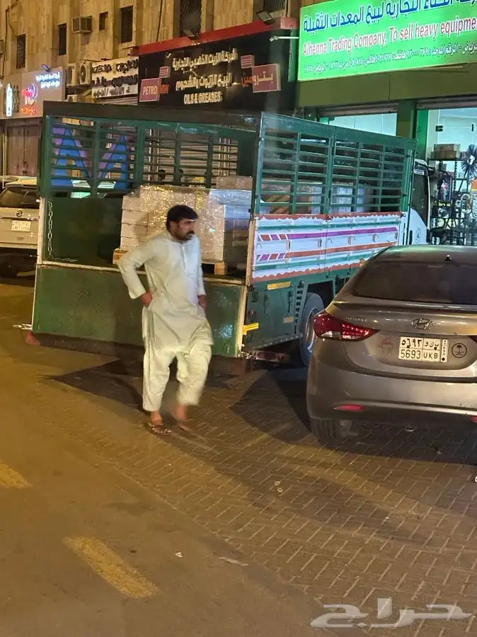دينات للايجار وروافع شوكيه فوركلفت مع السائق 1