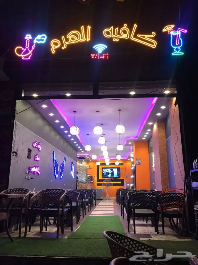 لوحات محلات كلادينج حروف بارزة طباعة و تركيب بانر و استيكر 1