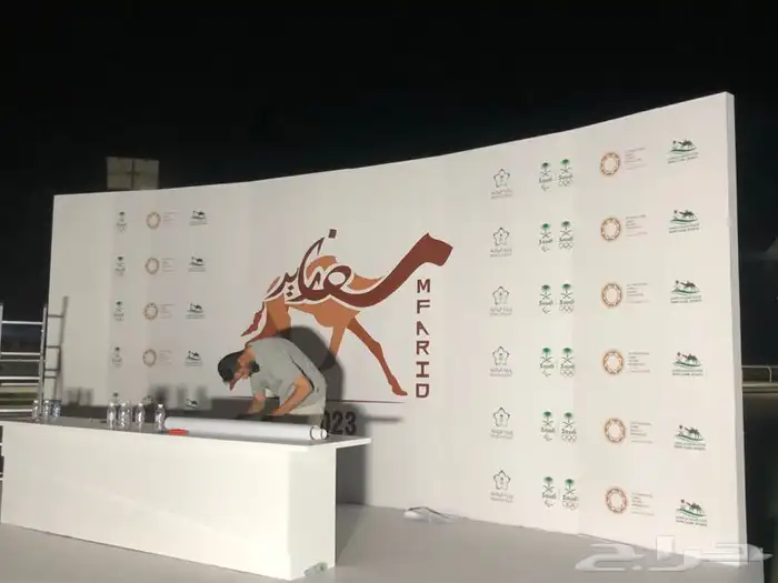 لوحات محلات كلادينج حروف بارزة طباعة و تركيب بانر و استيكر 6