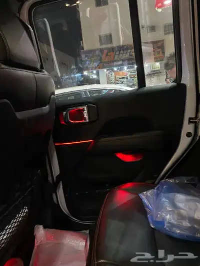 أنوار داخليه على سيارة جيب رانجلرسبورت مديل 2020 3