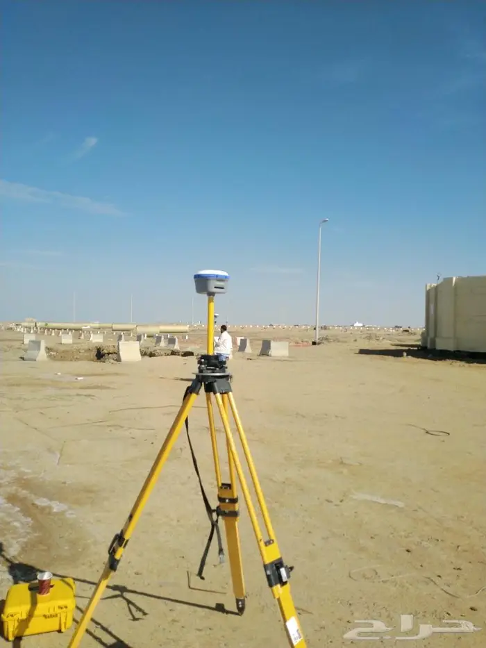 تنفيذ أعمال الحفر والردم والاسفلت واعمال المساحية 0