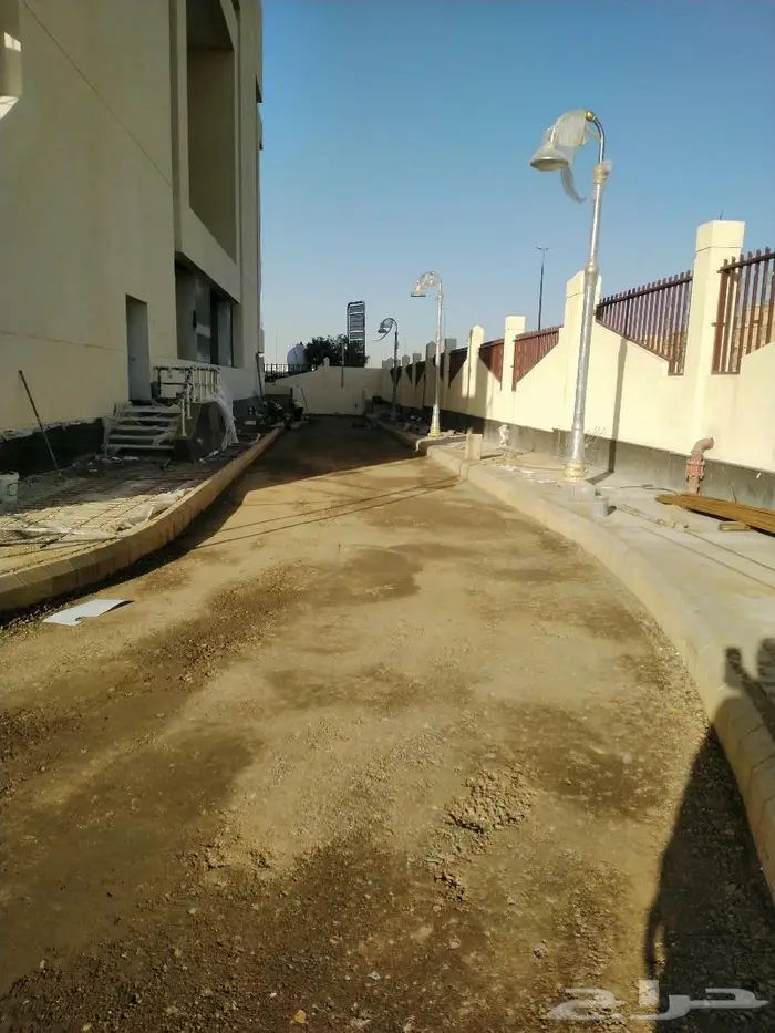 تنفيذ أعمال الحفر والردم والاسفلت واعمال المساحية 2
