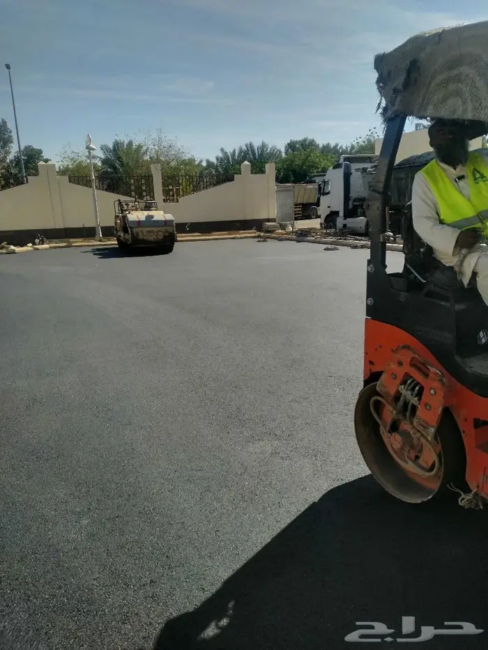 تنفيذ أعمال الحفر والردم والاسفلت واعمال المساحية 5