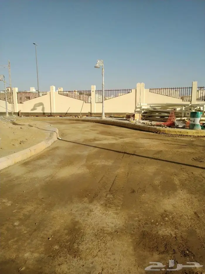 تنفيذ أعمال الحفر والردم والاسفلت واعمال المساحية 6